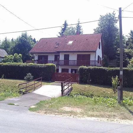 Lenke Apartman Διαμέρισμα