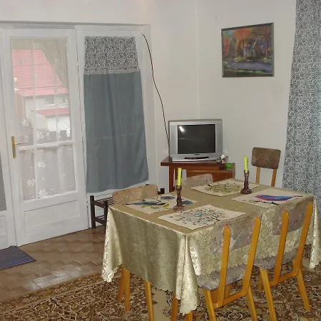 Lenke Apartman *